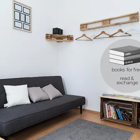 Cozy & Quiet Close To Hauptbahnhof Apartment